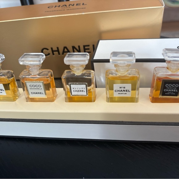 CHANEL Fragrance Wardrobe Collection - Picture 4 of 10
